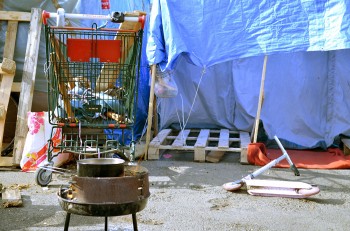 De quoi faire les courses, avoir un peu de chaleur, et occuper les enfants. Photo : Elie Guckert