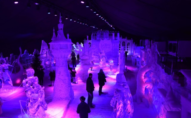 La tour de glace de Raiponce côtoie la fée clochette