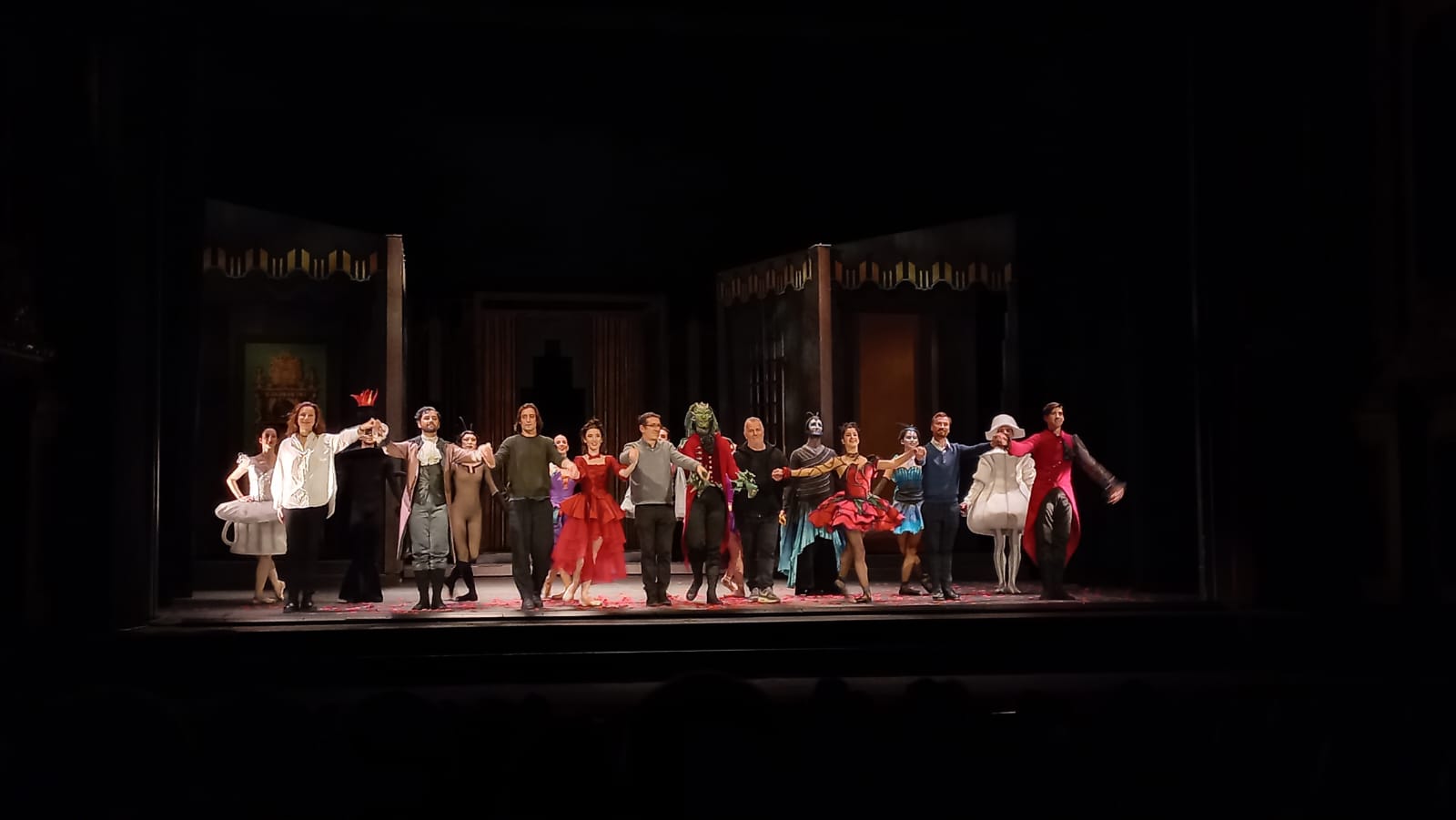 Selon le compositeur Anthony Rouchier, cette réadaptation permet de rendre hommage à une oeuvre aussi culte que La Belle et la Bête, tout en redonnant un nouveau souffle au ballet, un style classique en perdition