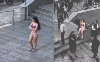 En Iran, une étudiante se déshabille contre le voile obligatoire.