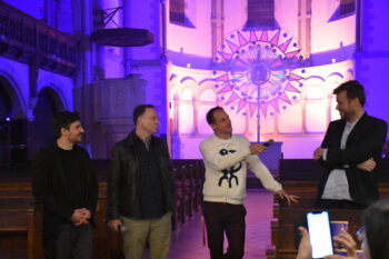 De gauche à droite : Jérémie Bellot, Roberto Ciurleo, Matthieu Gauthier et Ena Eno, respectivement directeur artistique, co-producteurs et compositeur. Les trois premiers sont sur ce projet depuis 18 mois, le musicien a créé toute la musique en l’espace de deux mois.