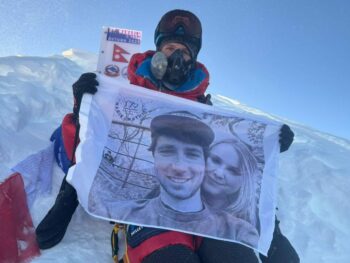 13/11/2015 : 10 ans après, Lilian Schug a gravi le Manaslu en hommage à Marie et Mathias