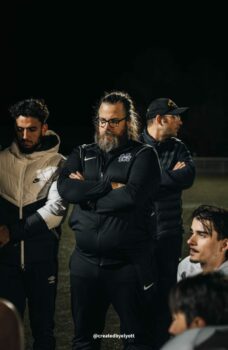 Éric Geoffroy est entraîneur au club des Artilleurs depuis 2018, et son président depuis 2022. Photo par Elyott Bour/@createdbyelyott