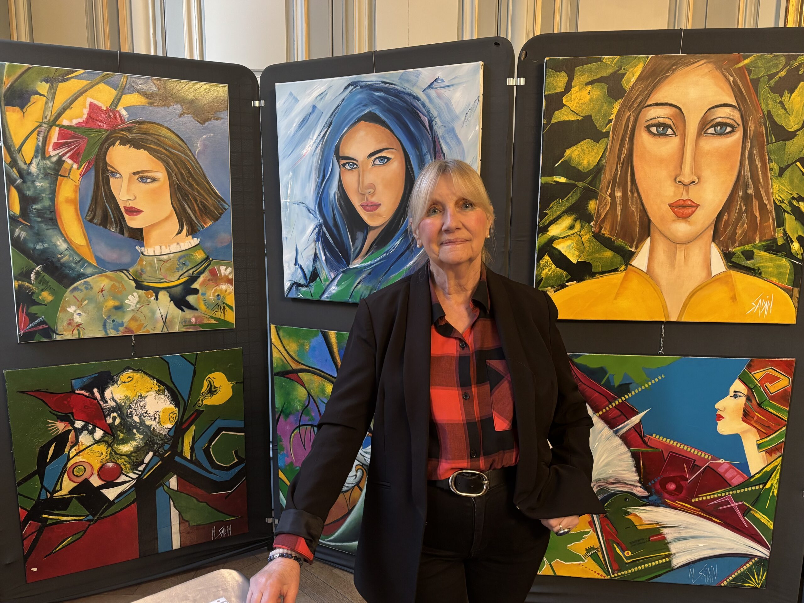 Nicole Sadin, artiste à plein temps, présentait ses peintures à l'exposition FAAR